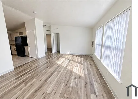 3 bed, 1100 sqft, $2,500 — Photo 4