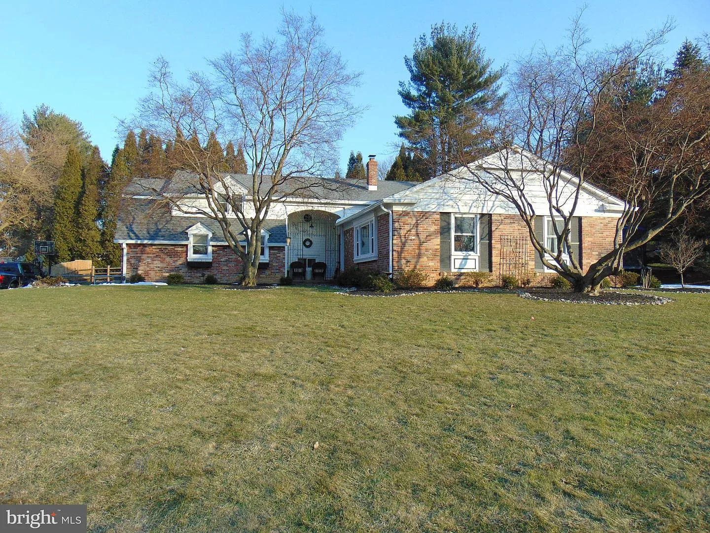 1354 Wright Dr photo 1