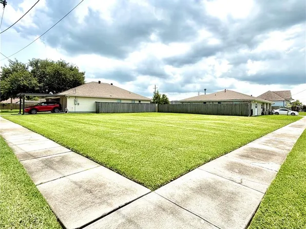 3729 Lena Dr, Chalmette, LA 70043