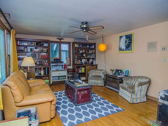 5th image of 1015 Rockdale St