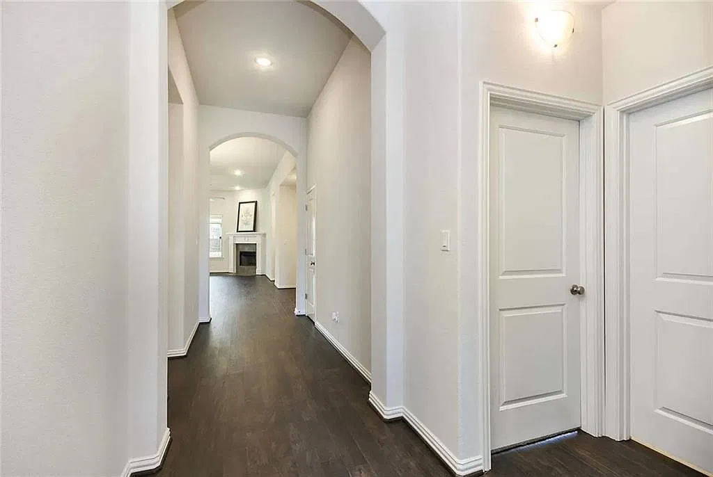 4 bed, 2.5 bath, 2231 sqft, $3,100 — Photo 2