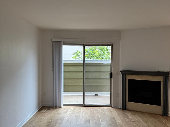 5th image of 5439 Whitsett Ave #8