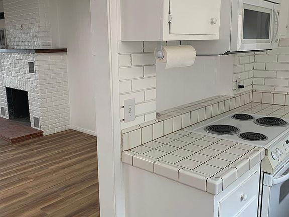 Kitchen to living room