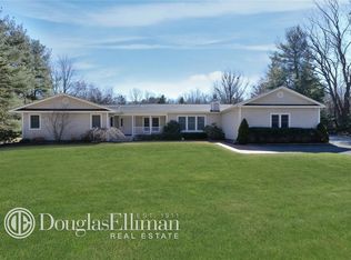 275 Laurel Ln, Syosset, NY 11791