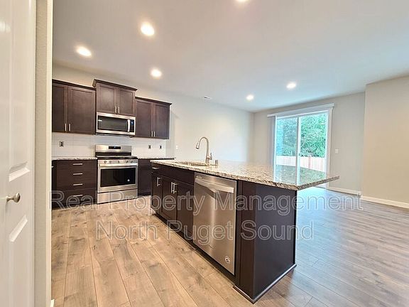 4th image of 3408 103rd Dr NE