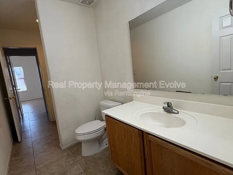 7816 N 54th Ln — Photo 15
