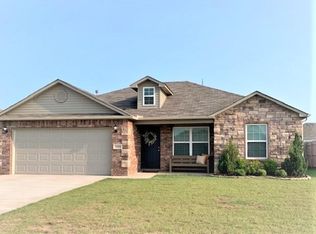 2004 W Oak Valley Way, Mustang, OK 73064