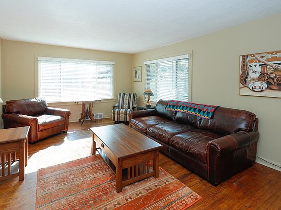 3028 Broadway-103