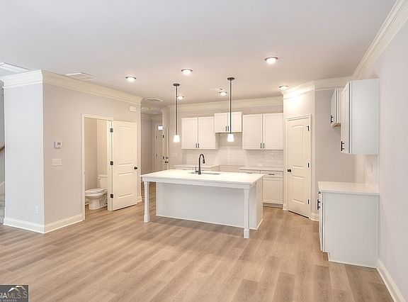 3rd image of 2 Crest Dr #3