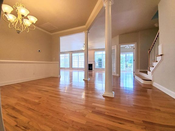 3rd image of 102 Alden Village Ct