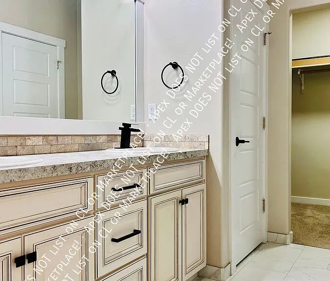 1354 E Argence St — Photo 16