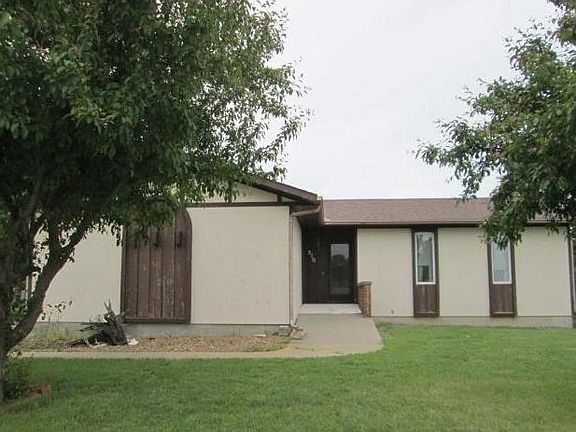 3rd image of 310 Floral Dr