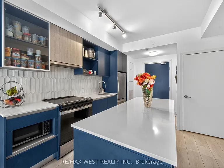 405 Dundas St W #421 — Photo 14