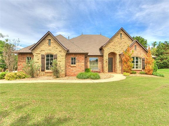 2nd image of 2529 Crestwood Dr