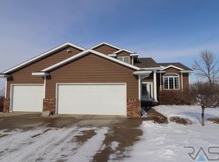 48502 Fairway Cir, Garretson, SD 57030
