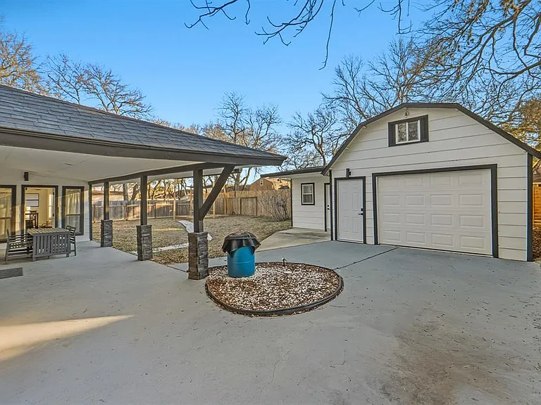 2107 Lewood Cir — Photo 25
