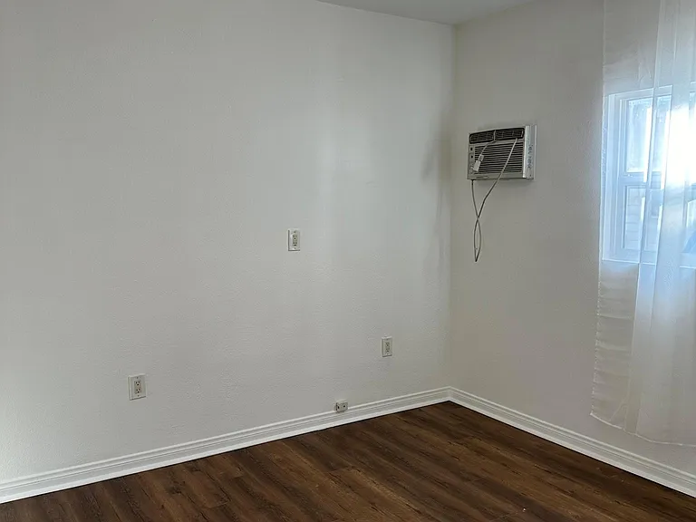 4670 E York Blvd — Photo 14