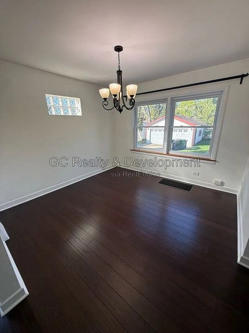 3 bed, 1.0 bath, 1224 sqft, $2,595 — Photo 3