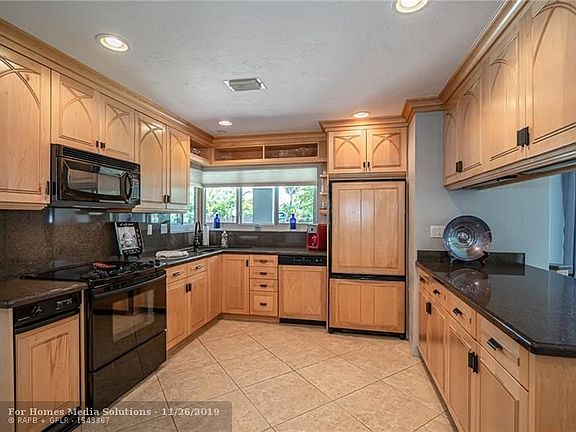 3rd image of 3931 NE 16th Ter