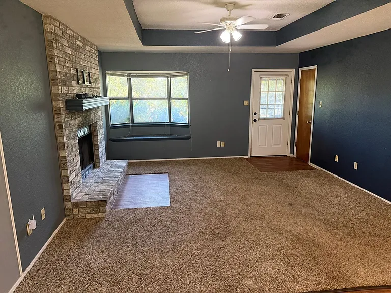 2708 Cedarhill St — Photo 3