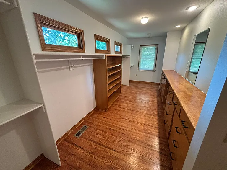 1054 N Eva Ave — Photo 13