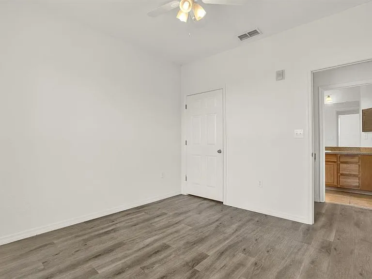 10201 Courtney Palms Blvd #304 — Photo 12