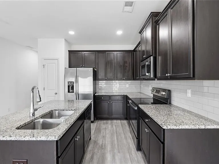 7134 Gladstone Cir — Photo 10