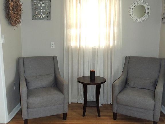 5th image of 232 Tamarack Ave