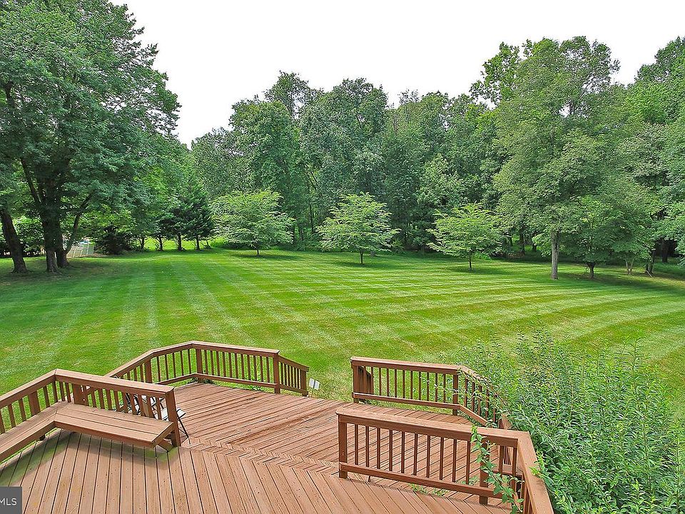 2nd image of 322 Club View Dr