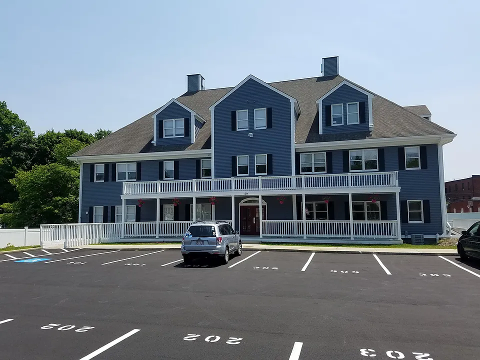 59 Pearl St #104