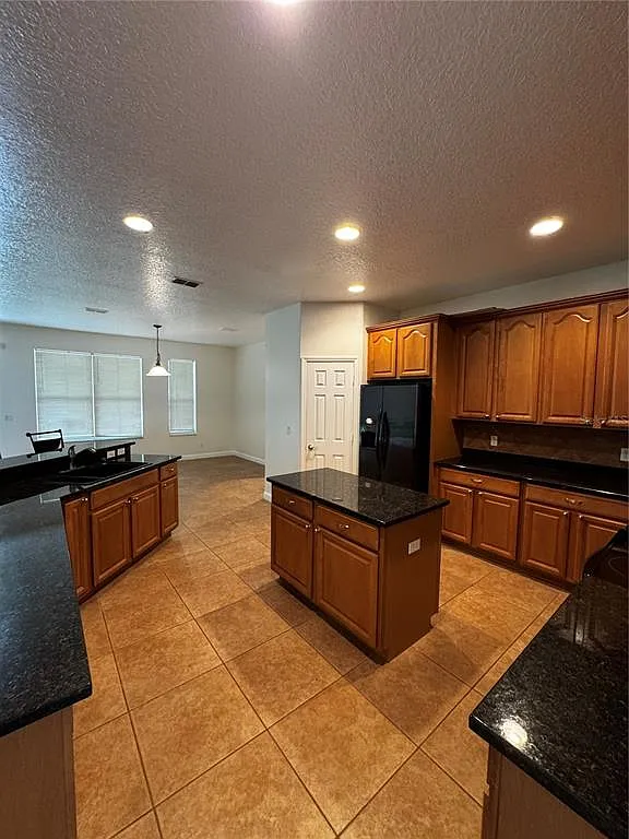 4 bed, 4.0 bath, 3861 sqft, $3,250 — Photo 3