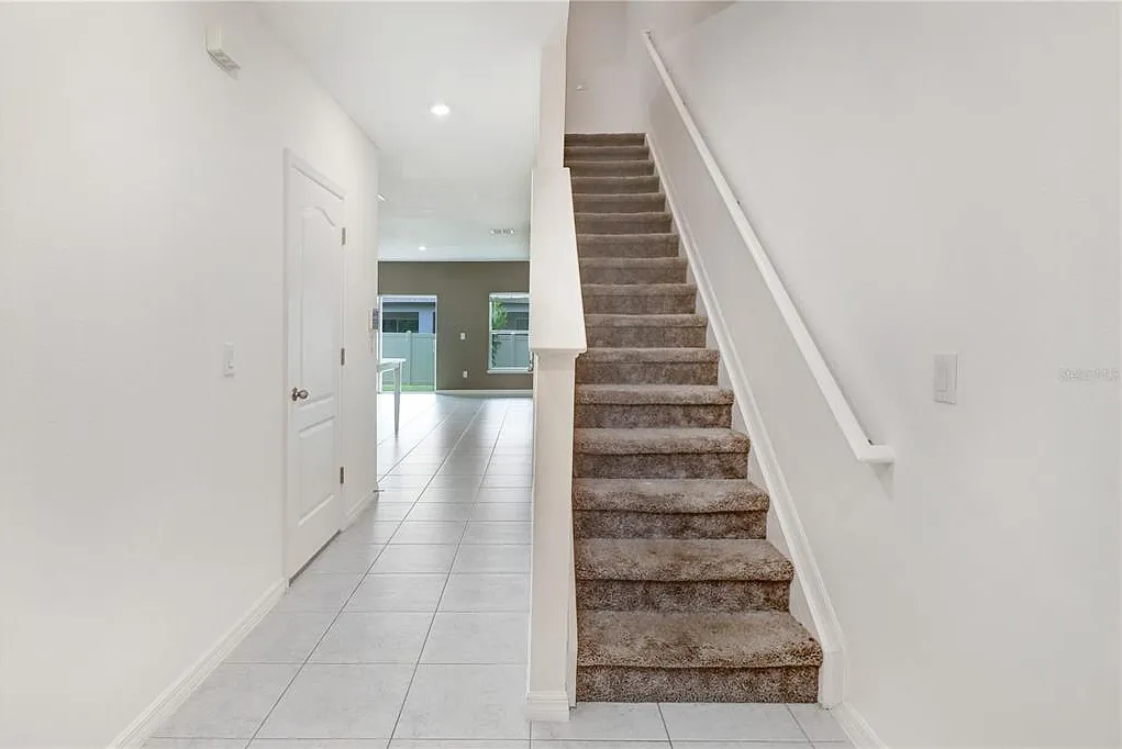 3 bed, 2.5 bath, 1681 sqft, $2,000 — Photo 2