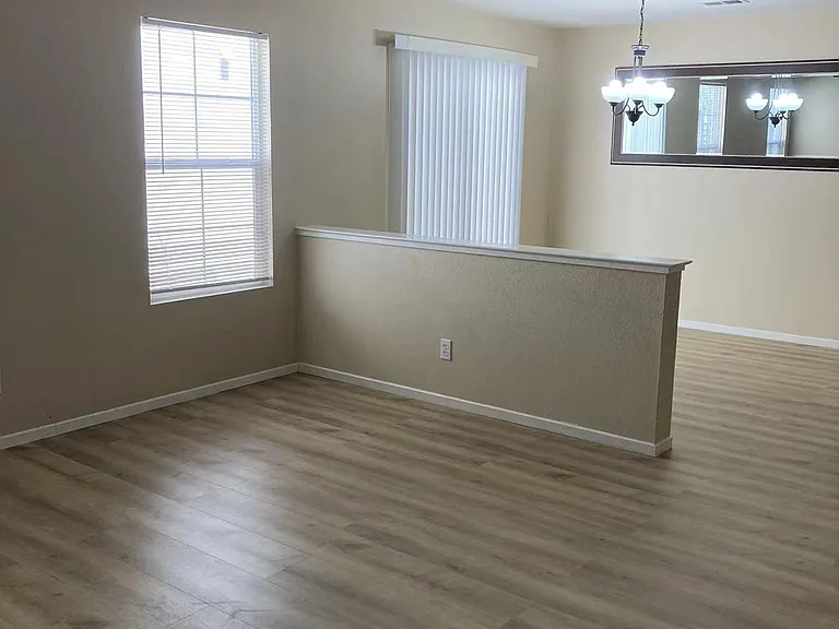 3027 Roadrunner Dr — Photo 3