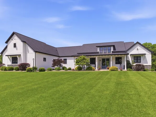 30356 Blackhawk Dr, Granger, IN 46530