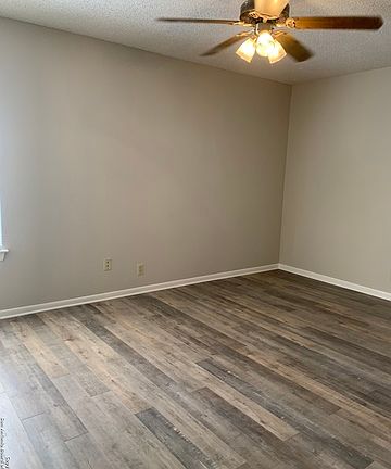 4th image of 813 Adler St