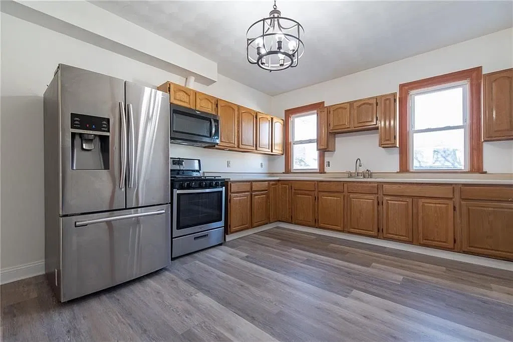 3 bed, 1.0 bath, 1384 sqft, $2,200 — Photo 1