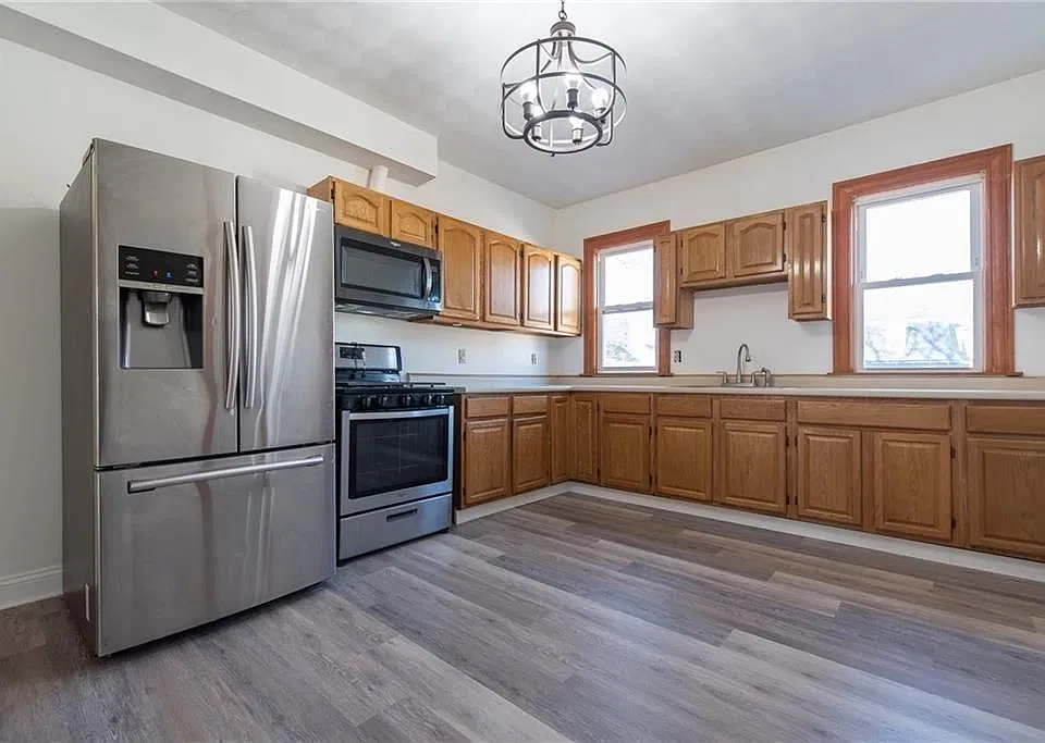 33 Marlborough Ave #2