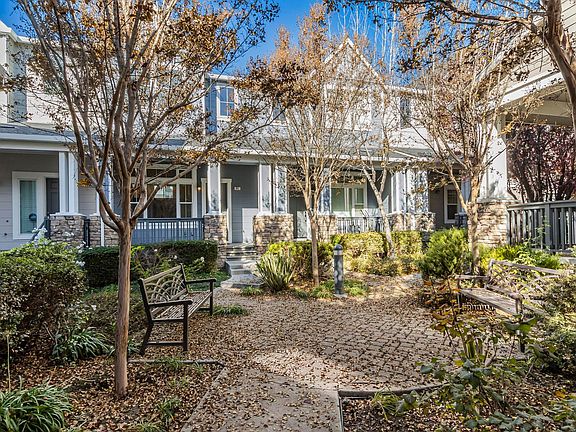 2nd image of 393 Destino Cir