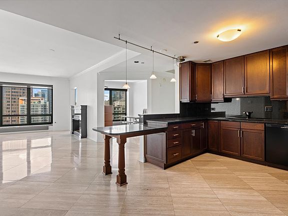 5th image of 130 N Garland Ct APT 3702