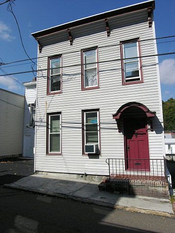 1st image of 918 W Norwegian St