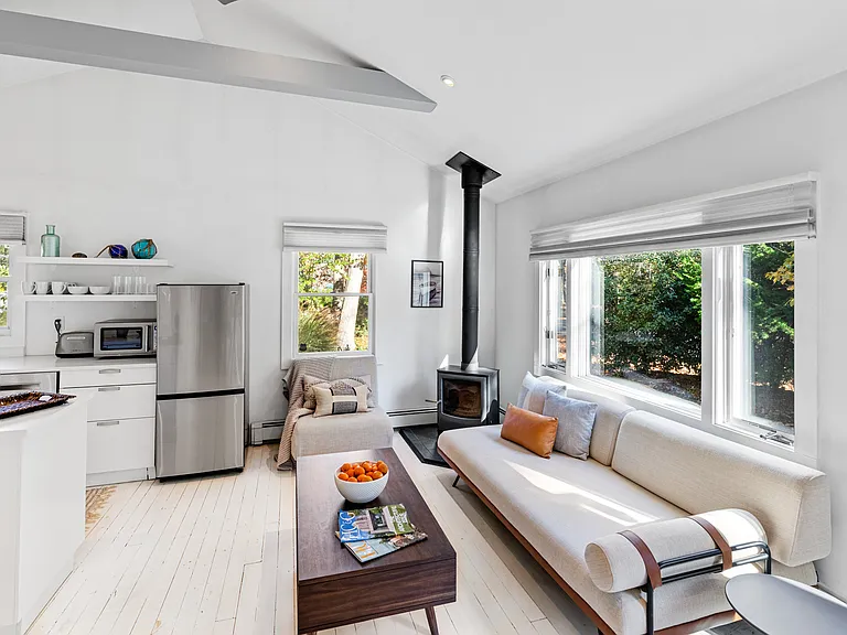 7 Bay Ave — Photo 3