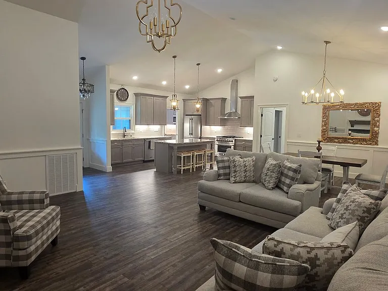 701 Westchester Dr — Photo 3