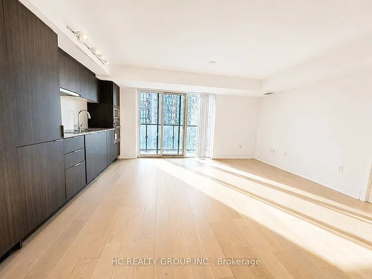 955 Bay St #1001 — Photo 4