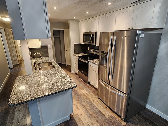 Updated Kitchen with Stainless Steel Appliances