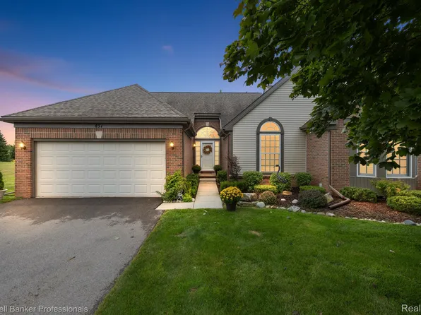 451 Golf Villa Dr, Oxford, MI 48371