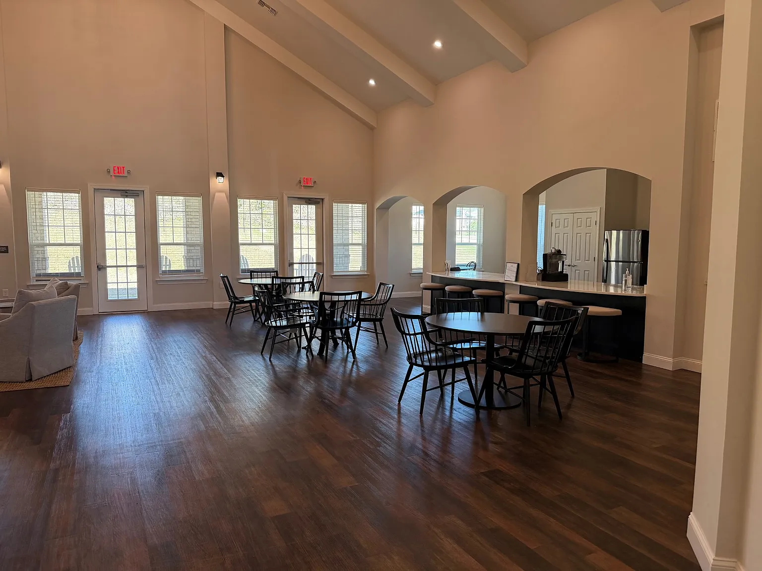Lakeview Terrace Apartments — Photo 4