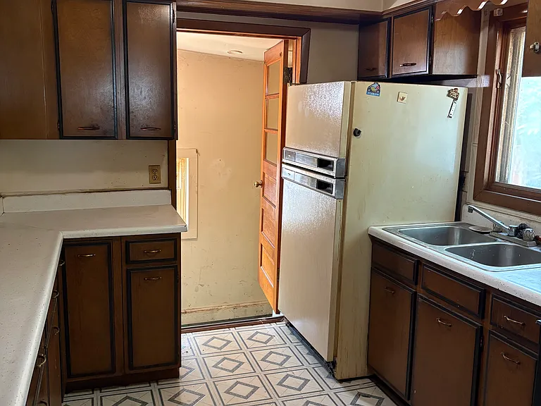 1421 E Sedgwick St — Photo 16