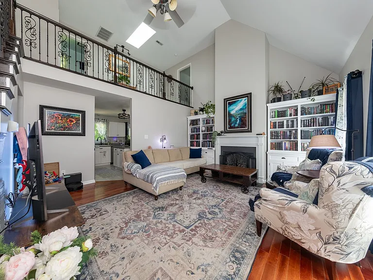 120 Timberwood Dr — Photo 2