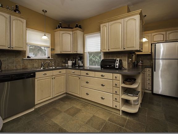 4th image of 2959 Meadowbrook Blvd