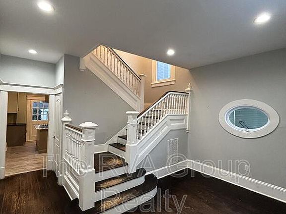 3rd image of 904 W High St